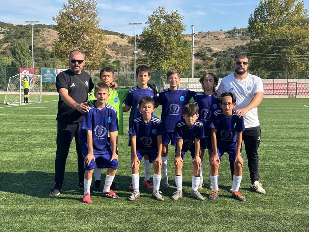 Bilecik U12 Gençler Ligi'nde 1299 Bilecik Spor, lider 4 Eylülspor'u 0-0'la geçemedi