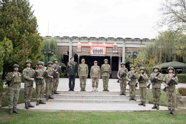 Kosova'da Tümgeneral Ulutaş, KFOR komutasını İtalyan Tümgeneral Vergori'ye devretti