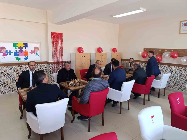Bolvadin İlçe Milli Eğitim Müdürü Keleş, Akıl ve Zeka Oyunları Sınıfı'nı açtı
