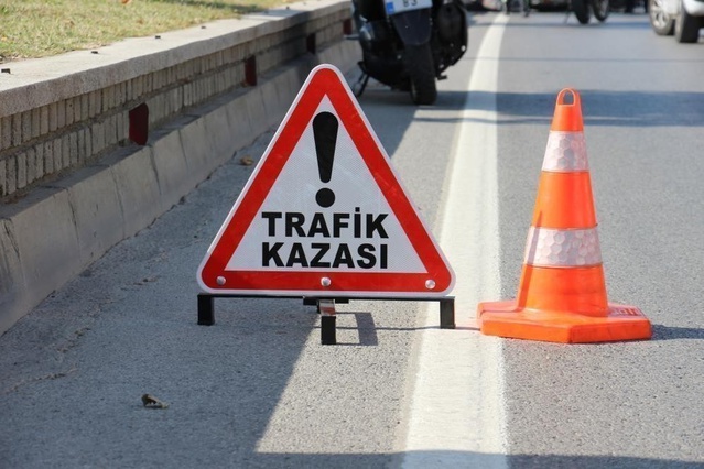 Aydın Buharkent'te otomobilin çarptığı elektrikli bisikletli kadın hayatını kaybetti