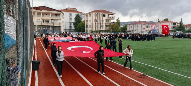 Adıyaman Gölbaşı'nda 29 Ekim kutlamaları kortej sonrası yağış nedeniyle bitti