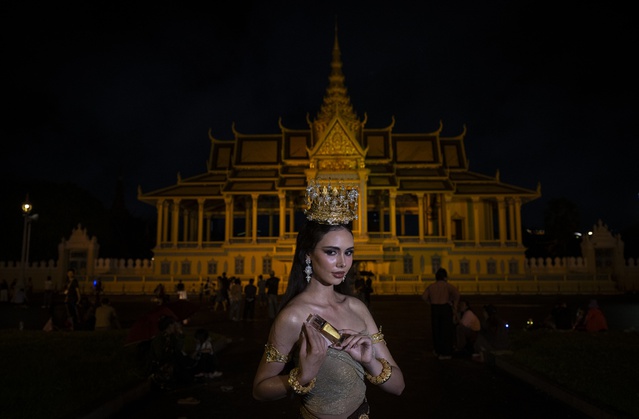 2,3 milyonluk Phnom Penh'de hayat motosiklet ve nehir balıkçılığıyla şekilleniyor