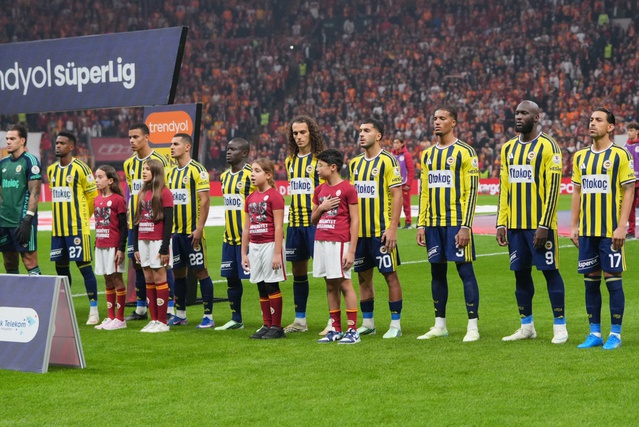Galatasaray, RAMS Park'ta Fenerbahçe'yi 2-1 mağlup ederek liderliğe yükseldi
