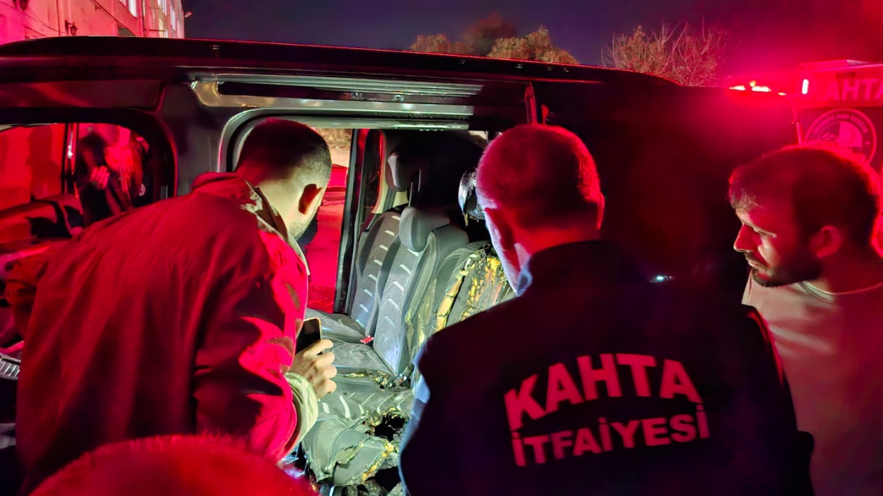 Park halindeki otomobilde yangın