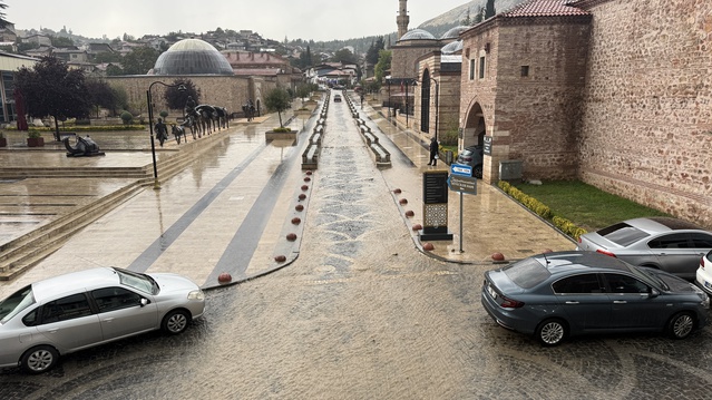 Tokat'ta sağanak kent genelinde etkili oldu, Sulusokak'ta sürücüler yolda zorlandı