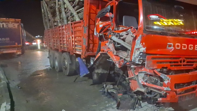 Karabük'te kamyon ve otomobil kazalarında 1'i çocuk 4 kişi yaralandı