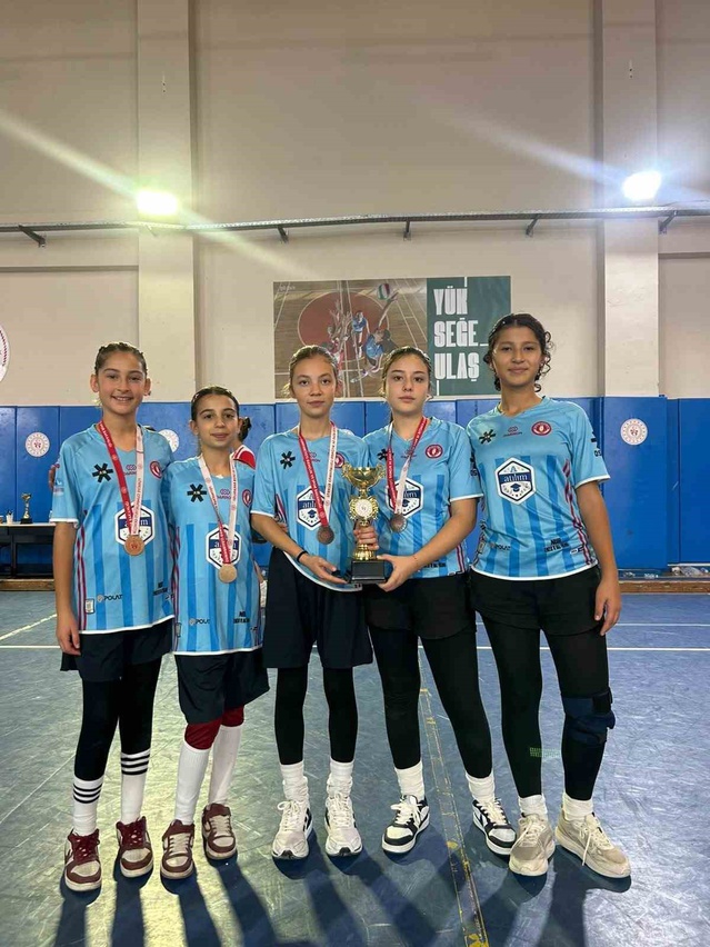 Muğla Hokey Ligleri'nde U14 karşılaşmaları genç sporculara deneyim kazandırıyor
