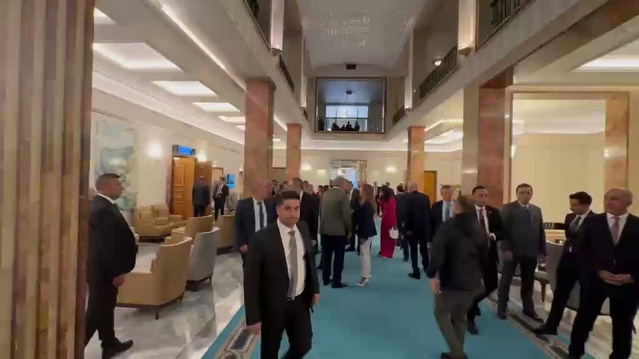Hatimoğulları fon krizinde yargılanma istedi, Atalay'ın fotoğrafını Meclis'e koydu