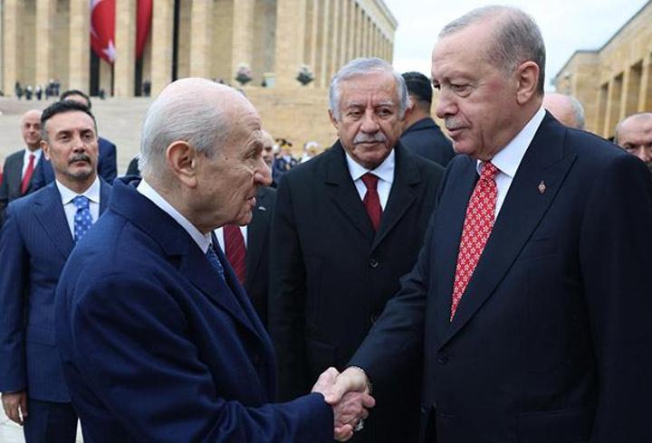 Cumhurbaşkanı Erdoğan'dan 'KAAN' desenli kravat