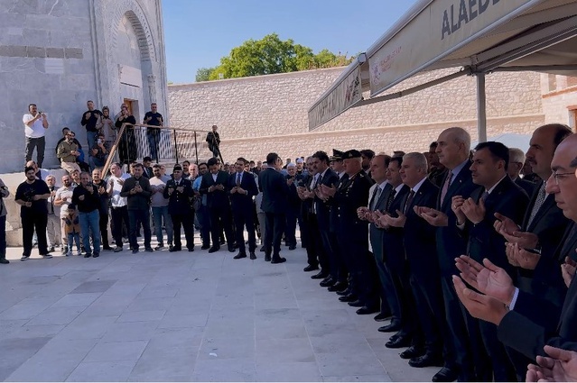 TBMM Başkanı Kurtulmuş, Konya'da Alaaddin Camisi'ndeki nöbet değişimini izledi