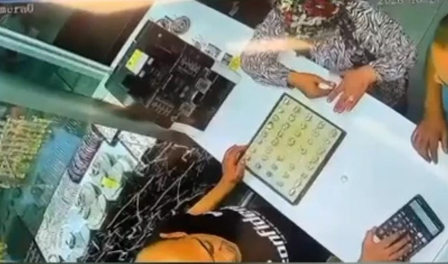 Antakya'da kuyumculardan 100 bin liralık 3 yüzük çalan 2 şüpheliyi polis yakaladı