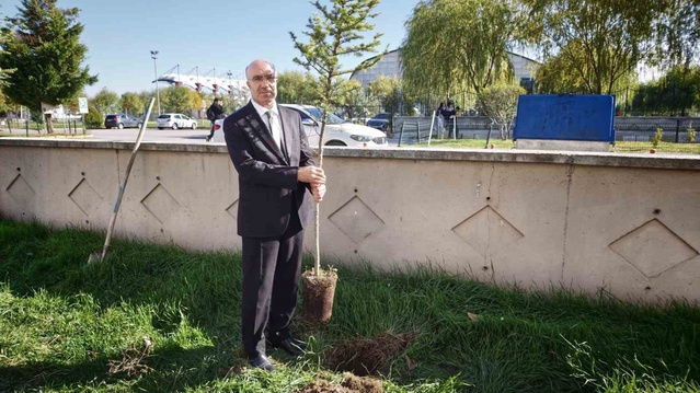 Afyonkarahisar'da Diyanet Gençlik Merkezi etkinliğinde fidanlar toprakla buluştu