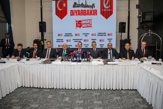 Erbakan, Diyarbakır'da silahların teslimini öncelikli hedef olarak nitelendirdi