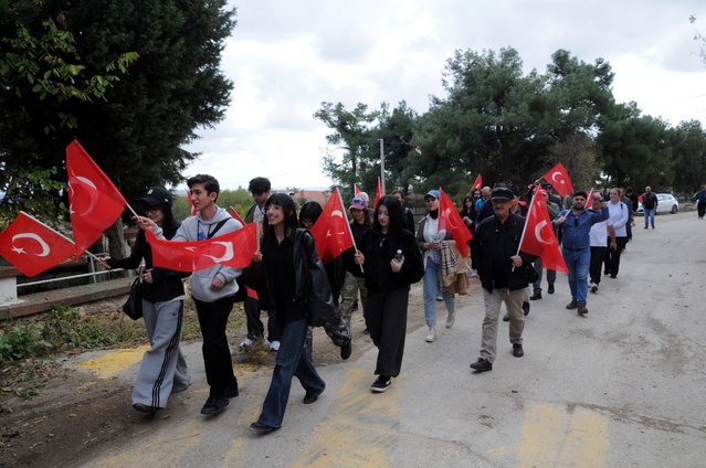 Sırpsındığı Savaşı anısına Edirne'de karanfiller bırakıldı ve 4 kilometre yüründü