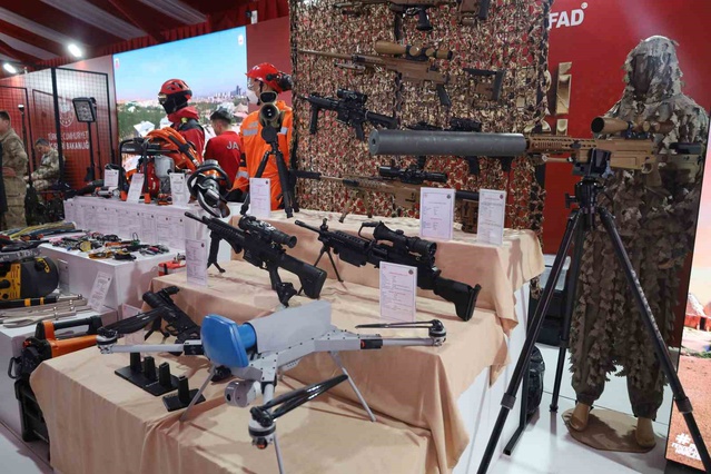 JÖAK timleri TEKNOFEST Güneydoğu'da 'Siyah Giyen Adamlar' olarak ilgi topladı