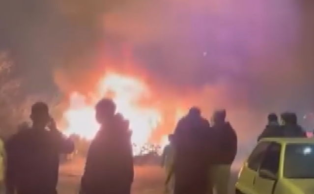 Arnavutköy'de çiçekçi dükkanındaki yangın söndürüldü, dükkan kullanılamaz hale geldi