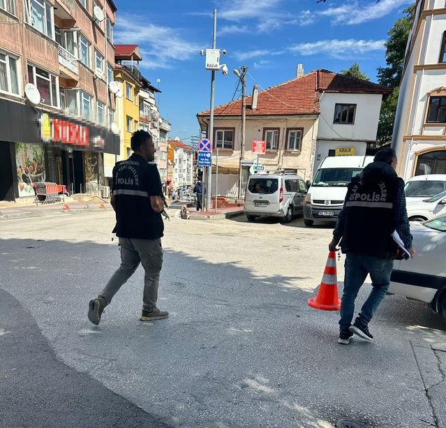 Bolu'da telekom çalışanı gibi giyinen 6 şüpheli, 400 metre kablo çalıp tutuklandı