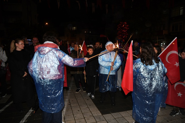 Çanakkale'de 103. yıl coşkusu Gelibolu ve Lapseki'de fener alayıyla yaşandı