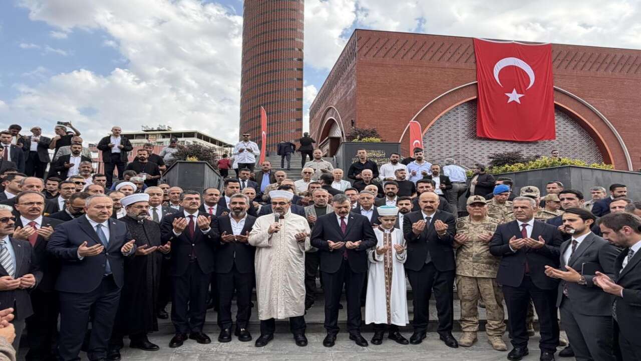 Bakan Mustafa Çiftçi, Batman’da cami açılışına katıldı