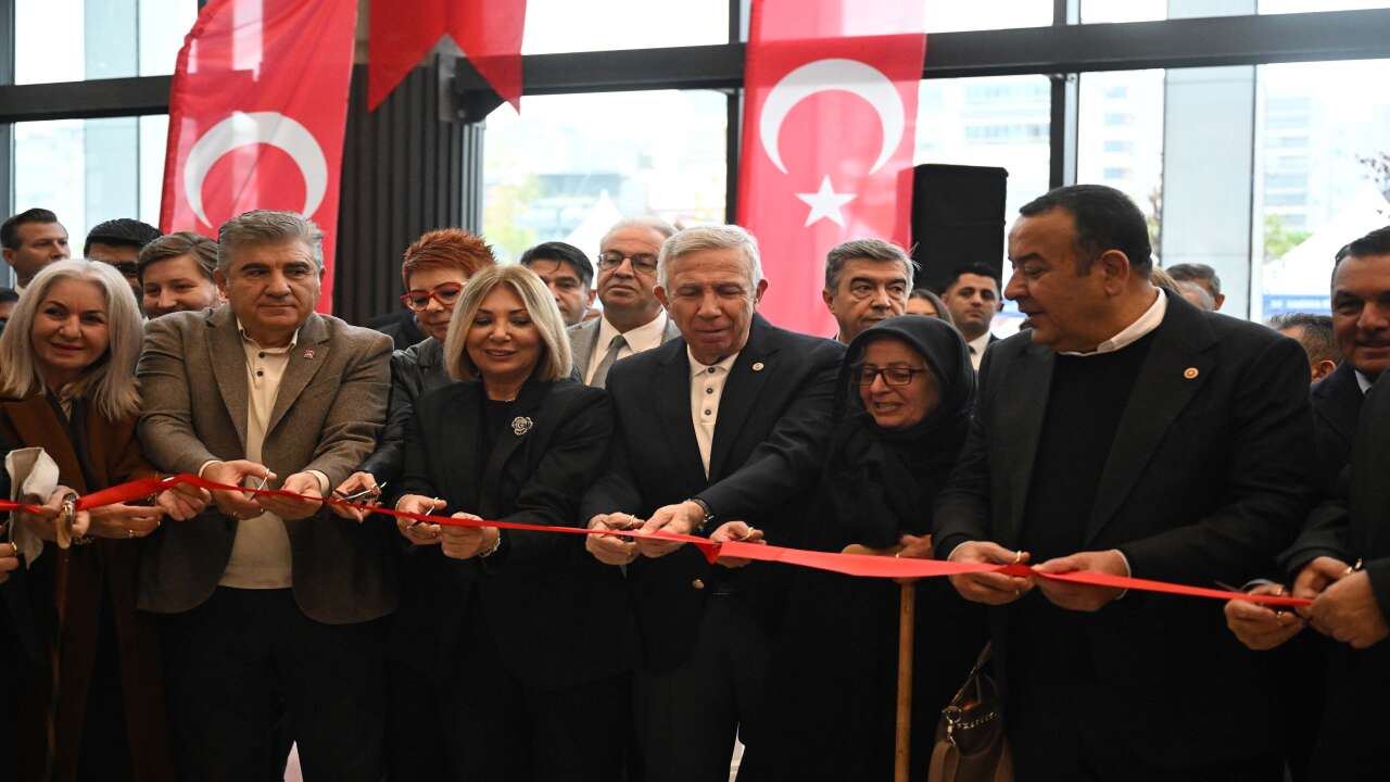 ABB’nin Cumhuriyet Yüzme Havuzu ve Spor Kompleksi hizmete açıldı