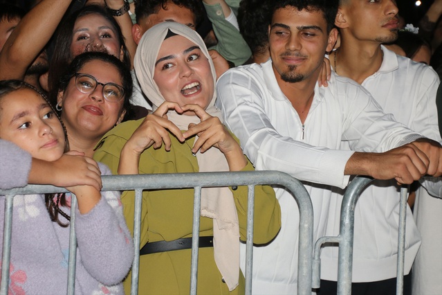 Altınözü'nde Zeytin Festivali'nde Derya Bedavacı konseri