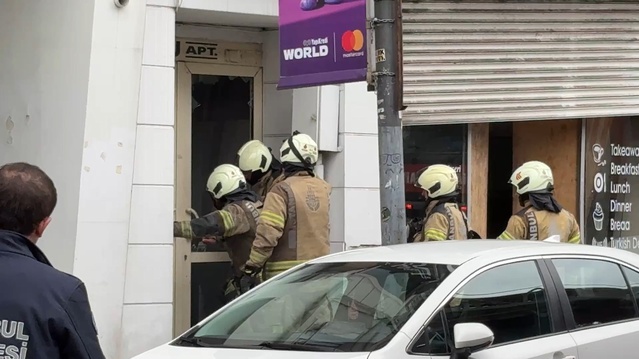 Şişli'de tadilattaki binanın 8'inci katındaki yangın söndürüldü, yaralanan olmadı
