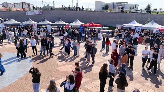 Kastamonu Üniversitesi'nde 187 topluluk tanıtım günlerinde öğrencilerle buluştu
