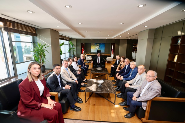 Mansur Yavaş, Mersin'de gözaltına alınan Seçer'in ailesine destek ziyaretinde bulundu