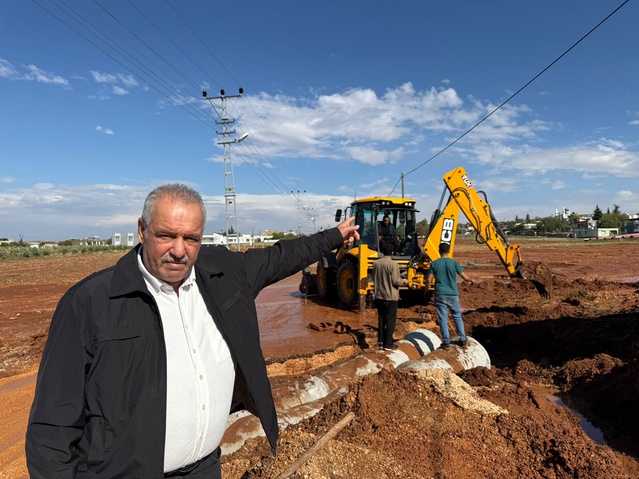 Hatay Reyhanlı Alakuzu'da 1 saatlik yağış sele neden oldu, muhtar kanal istedi