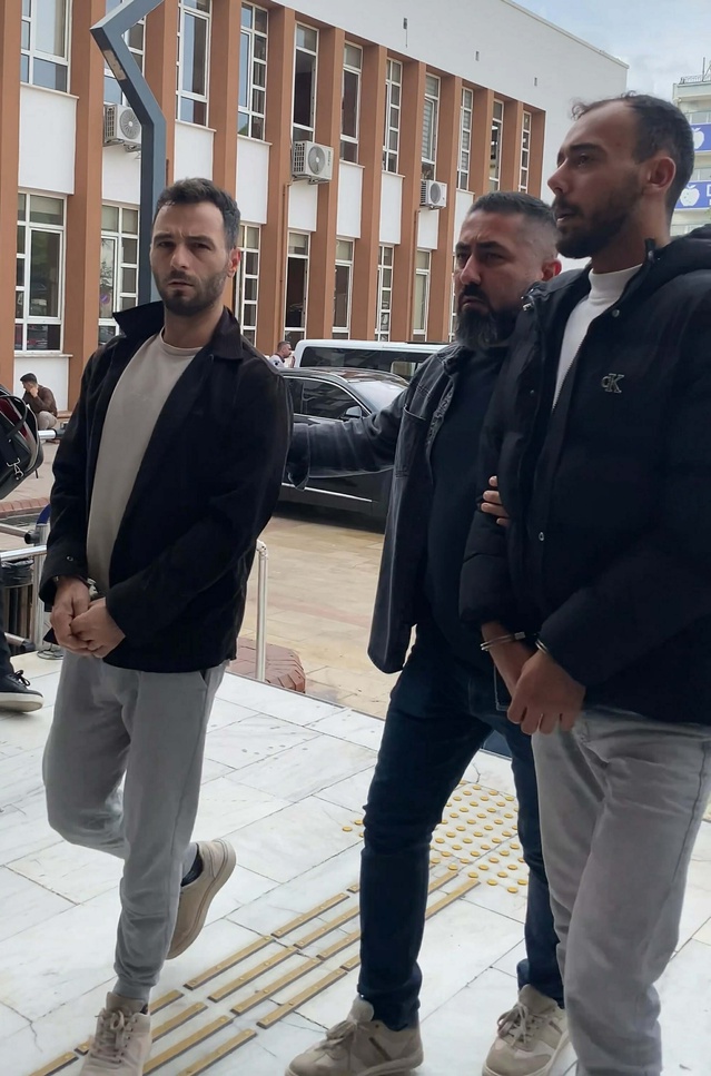 Aydın'da iki otomobilde 50 gram kokain ele geçirildi, 4 şüpheli tutuklandı