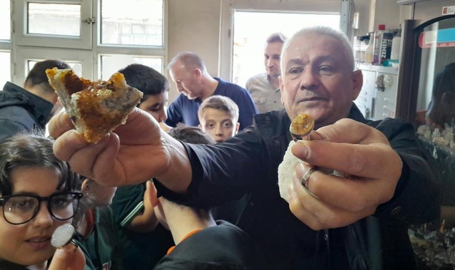 Kütahya Tavşanlı'da öğrenciler taş ustalarının atölyesinde zanaatı yerinde öğrendi