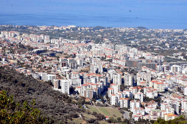 Kılıç, İzmir'de zemin-yapı etkileşimine dikkat çekip acil kentsel dönüşüm istedi