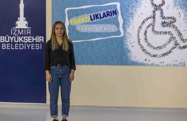 İşitme engelli Sahra Nur Akyıl, hentbol dereceleri ve fotoğraf ödülüyle örnek oluyor