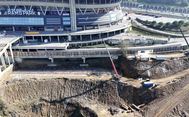 Galatasaray stadı çevresinde temel imalatı sürerken Bakanlık iddiaları yalanladı