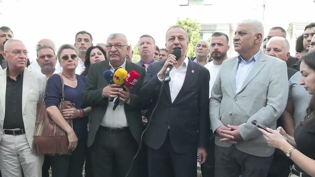 CHP Mersin İl Başkanı Koral Ömür, gözaltına alınan belediye başkanlarına destek verdi