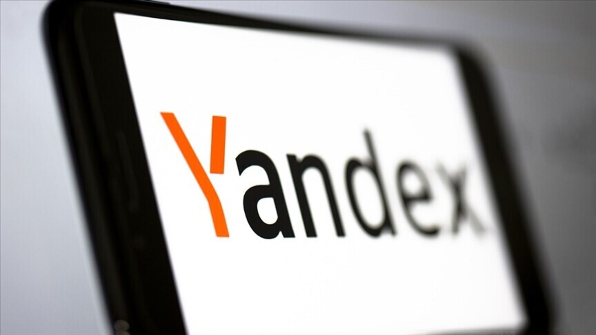 Veri merkezlerine saldırıların ardından finansal tahminlerini geri çekti