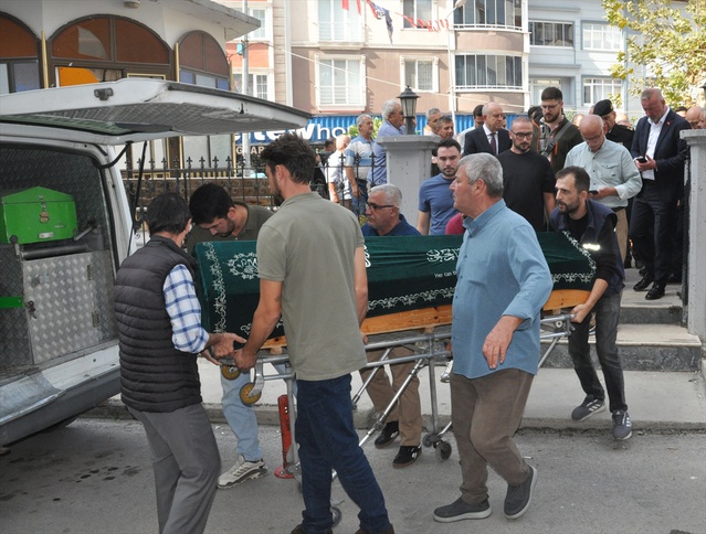 Manisa Akhisar'daki kazada yaşamını yitiren 11 kişiden 10'u Bursa'da toprağa verildi