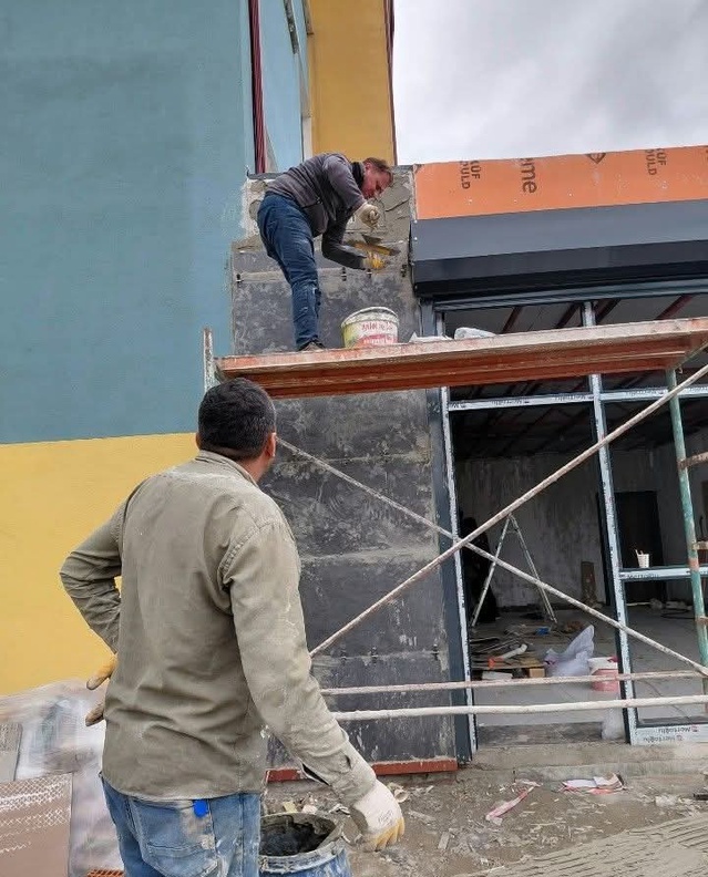 Eskişehir'de MESEM müdürü tadilatta sıva yapınca takdir topladı, bugün fayans döşedi