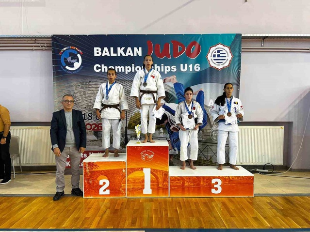 Düzce'nin sporcusu Erva Eren Yunanistan'da Balkan şampiyonluğunu kazandı