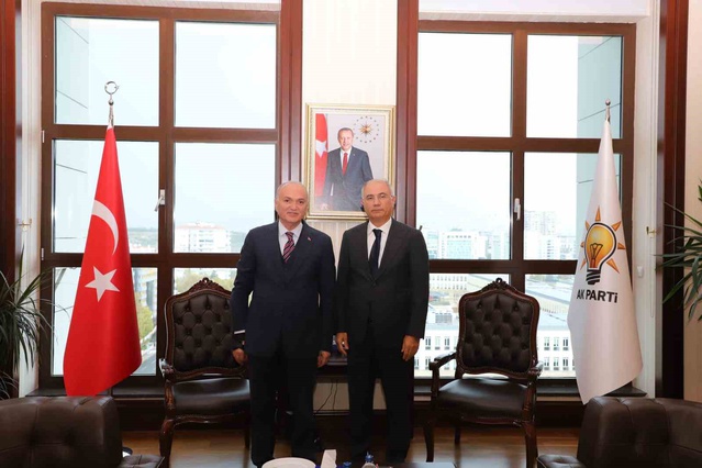 Düzce Belediye Başkanı Özlü, AK Parti Genel Başkan Vekili Efkan Ala'yı ziyaret etti