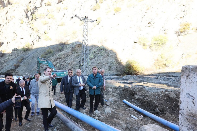 Erzincan Valisi Aydoğdu, hasar gören Kureyşli Sarıkaya'da talepleri dinledi