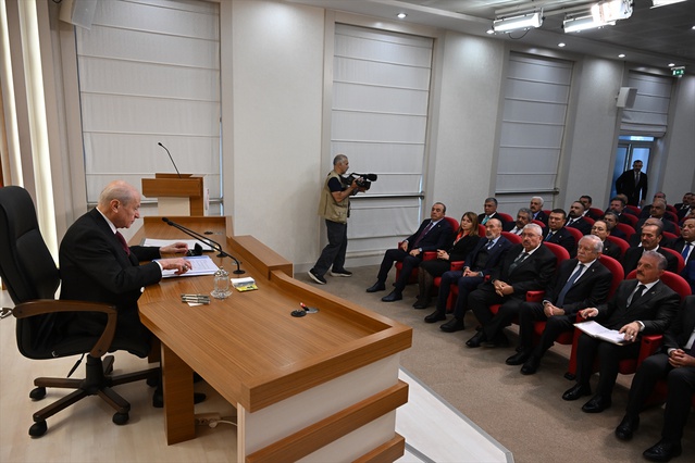 Bahçeli, MHP İl Başkanları Toplantısı'nda genel başkan yardımcılarıyla buluştu