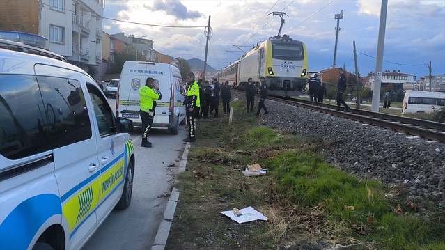 Kütahya'da tren çarpmasıyla hayatını kaybeden 18 yaşındaki gencin cenazesi defnedildi