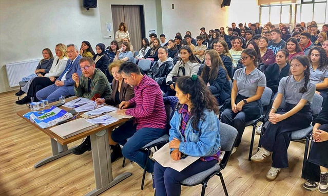 Gelibolu'da çevre yarışmasında Ecebey Mesleki ve Teknik Anadolu Lisesi ipi göğüsledi