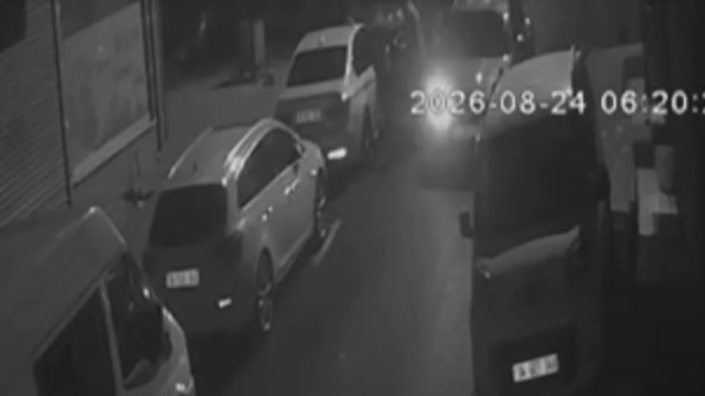 İstanbul'da 7 otomobilin 'hayalet ekranını' çaldıkları iddiasıyla 2 şüpheli yakalandı