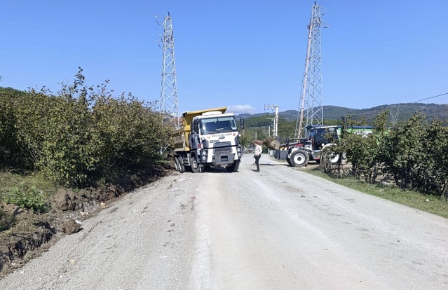 Düzce Kemerkasım'da yağmur suyu tahliyesi için beton V kanal çalışması tamamlandı