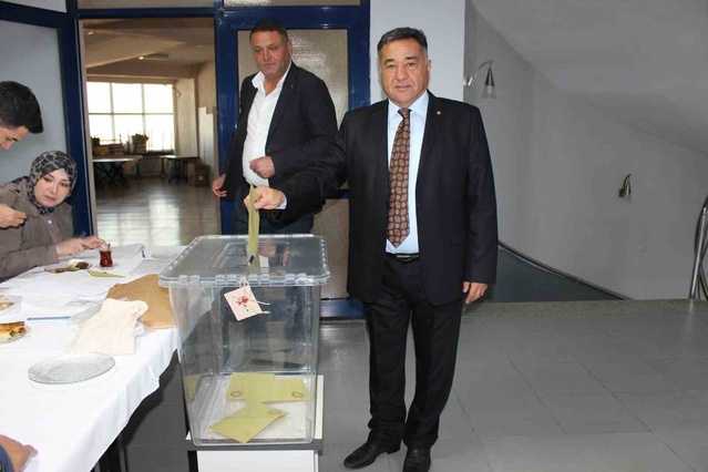Alaşehir Ticaret Borsası'nda Hüseyin Soygür, 68 oyunun tamamını alarak 6. kez seçildi.