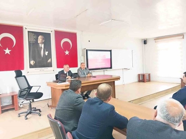 Manisa Sarıgöl'de ortaokul ve lise müdürleri ortak sınav süreçlerini değerlendirdi