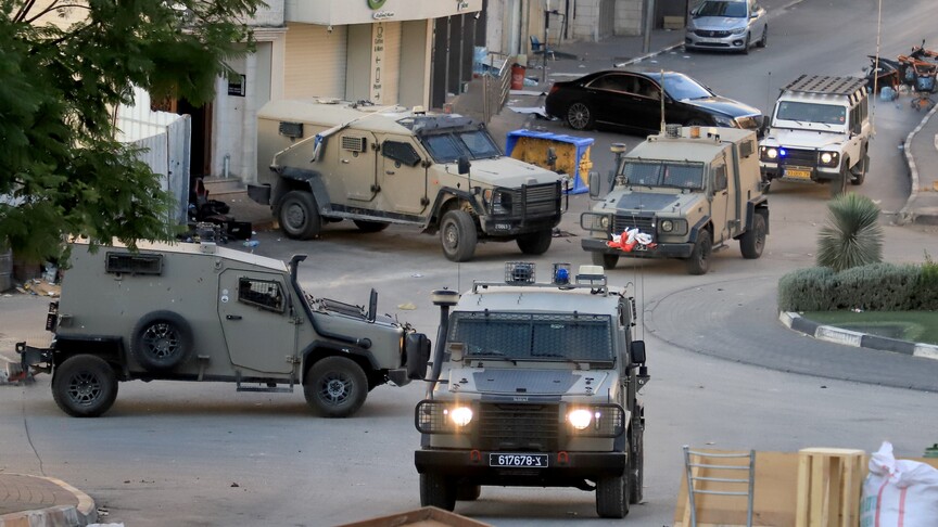 İsrail, El Halil'de askeri baskıyı sıkılaştırırken bölgeye takviye birlikler sevk etti