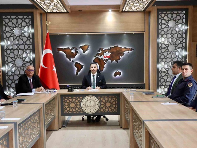 Koçarlı'da Kaymakam Taşkın başkanlığında kurum amirleri toplantıda bir araya geldi
